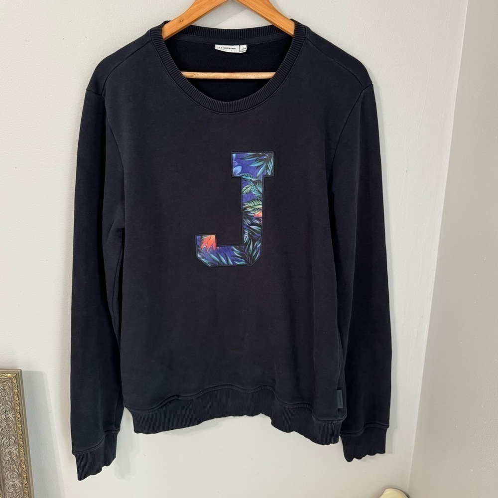 J. Lindbebueg embroidered crew neck sweater navy blue size large